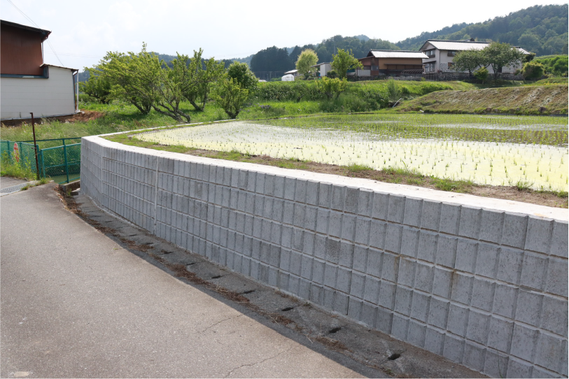 田んぼの土手の擁壁工事施行写真01